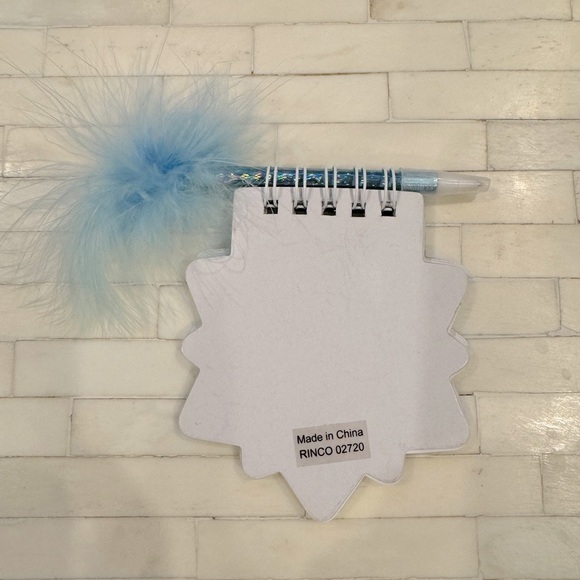 Frozen Elsa Snowflake Necklace, Earrings, Hair barrettes & Notepad w/pen - Picture 11 of 13